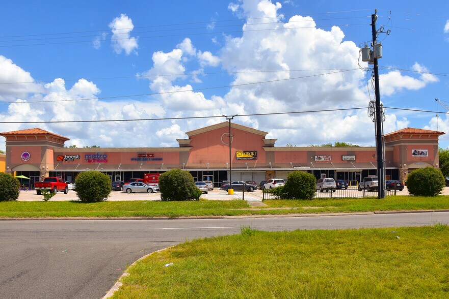 More Photos Of 12805 Cullen Blvd, Houston Unknown For Lease