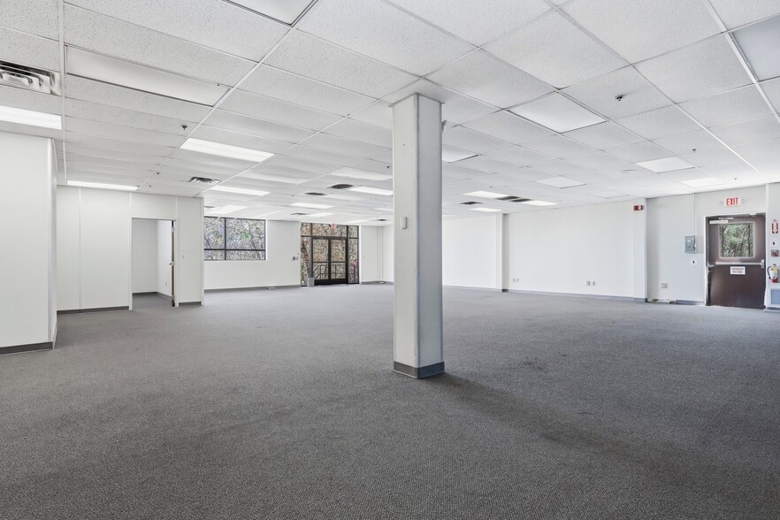More Photos Of 562 Captain Neville Dr, Waterbury Manufacturing For Lease