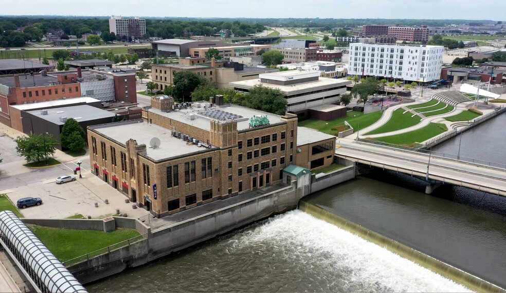 Primary Photo Of 10 W 4th St, Waterloo Office For Sale