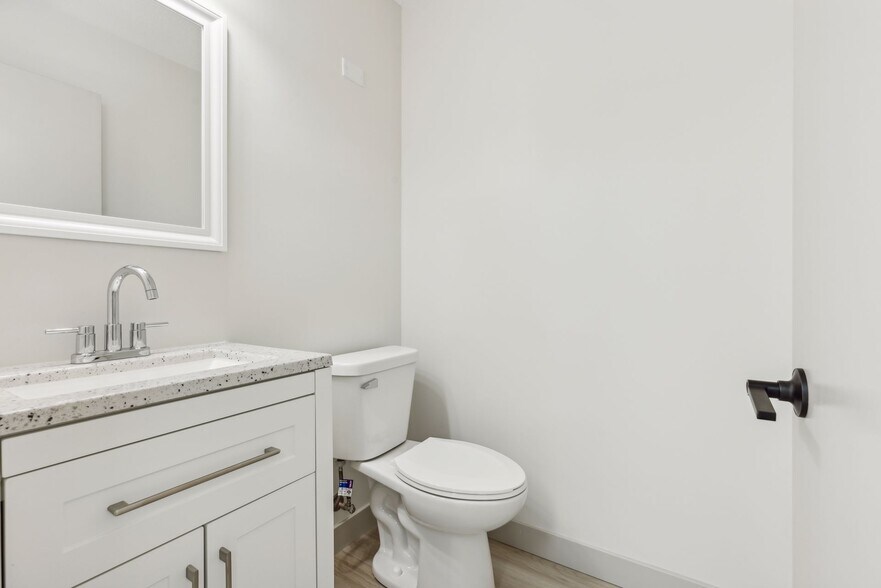 More Photos Of 295 Marie Ave E, West Saint Paul Flex For Lease