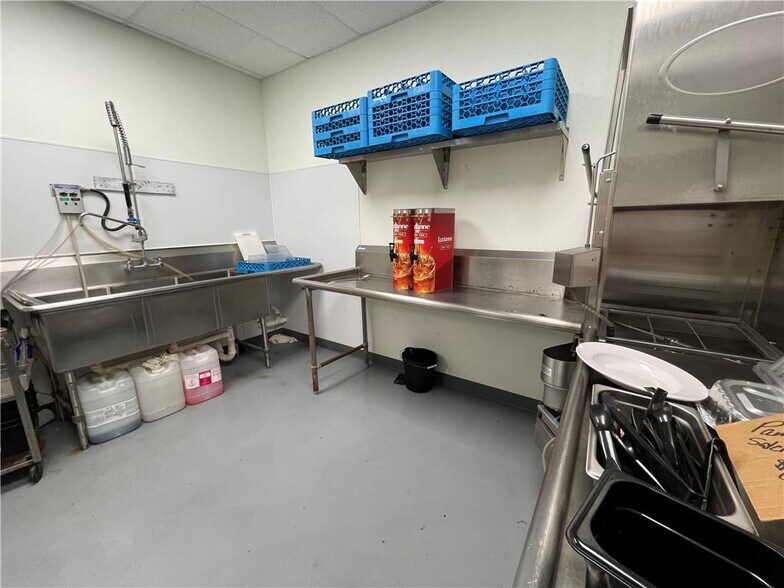 More Photos Of 1002 Victoria, Refugio Restaurant For Sale