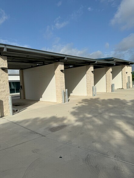 More Photos Of 1443 E Sunshine Dr, San Antonio Carwash For Sale