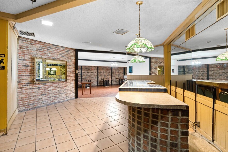 More Photos Of 510 Lane Ave S, Jacksonville Hotel For Sale