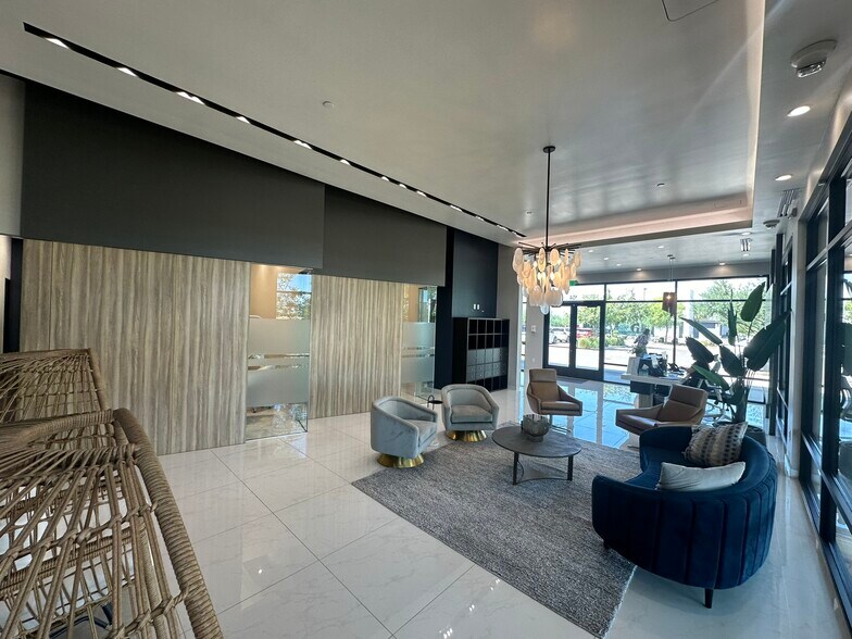 More Photos Of 2540 S San Tan Village Pky, Gilbert Freestanding For Lease