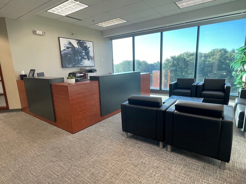 More Photos Of 7310 Turfway Rd, Florence Coworking Space