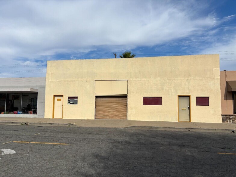 Primary Photo Of 533 N Hutchins St, Lodi Flex For Sale