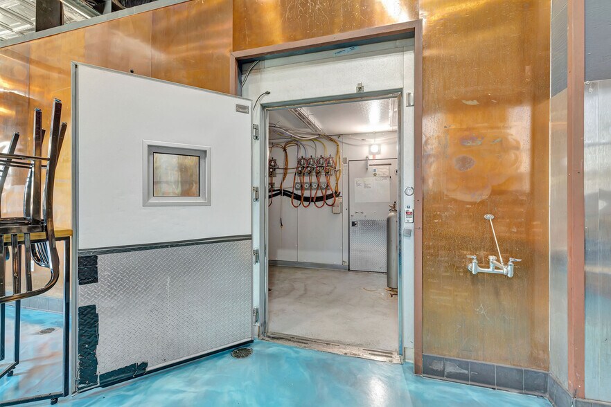 More Photos Of 2800 Woodburn Ave, Cincinnati Storefront For Lease