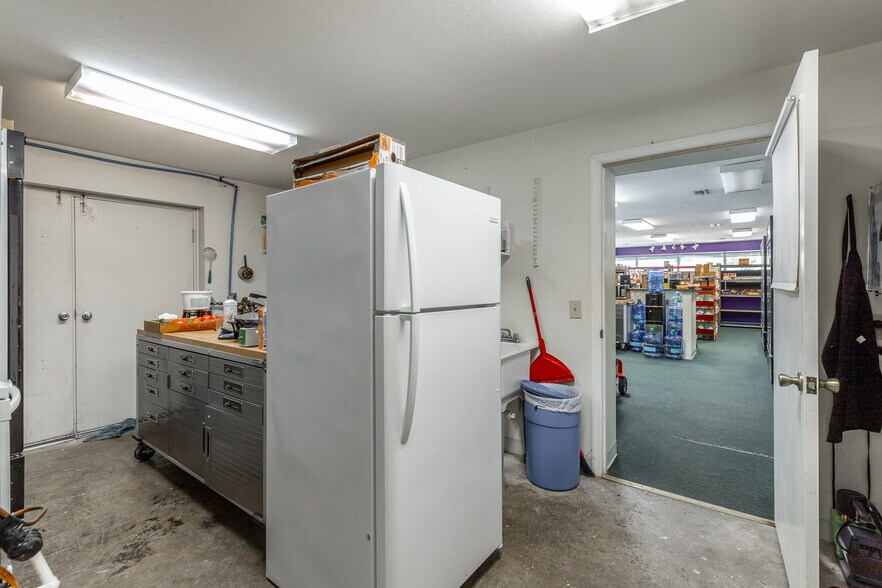 More Photos Of 15781 Rankin Ave, Dunlap Freestanding For Sale