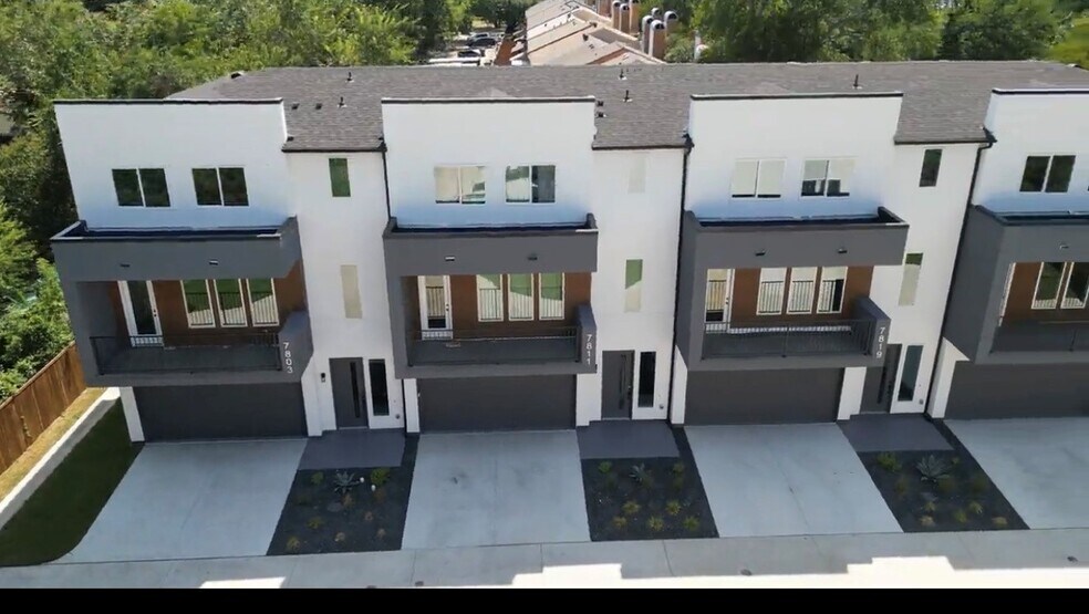 More Photos Of 7811 Mohawk Dr, Dallas Apartments For Sale