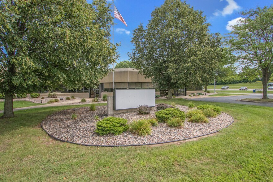 More Photos Of 1088 Springhurst Dr, Green Bay Office For Lease