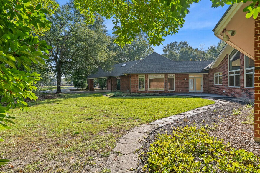 More Photos Of 16621 Hereford Dr, Tomball Flex For Sale