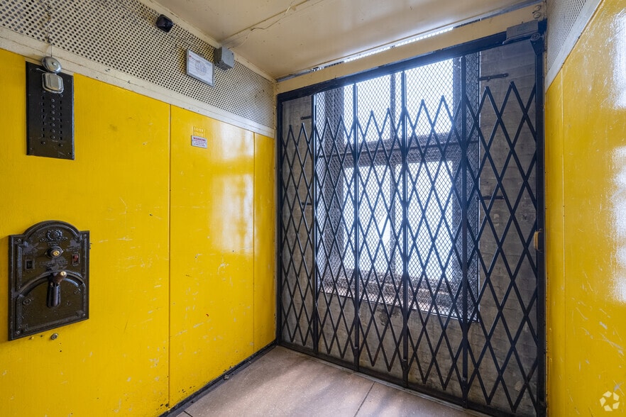 More Photos Of 208 S Pulaski St, Baltimore Light Manufacturing For Sale