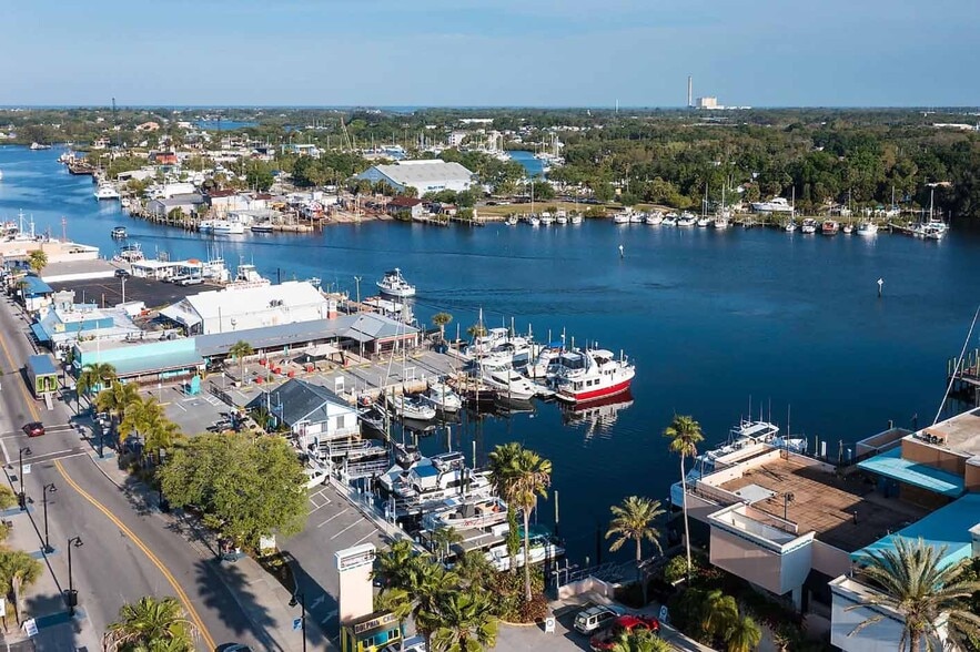 More Photos Of 776 Dodecanese Blvd, Tarpon Springs General Retail For Sale