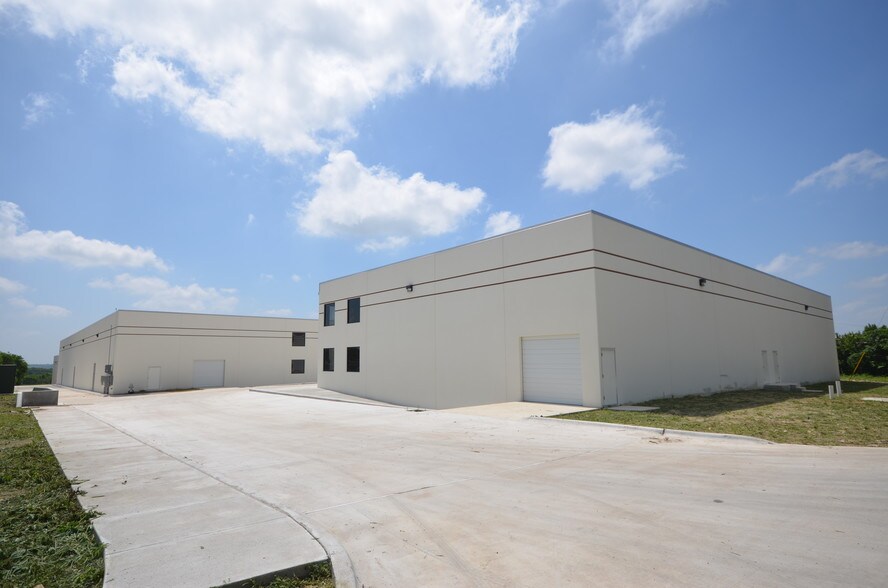 More Photos Of 9503 Brown Ln, Austin Warehouse For Lease