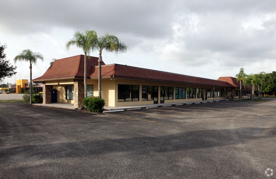 Primary Photo Of 2210 Tamiami Trl S, Venice Freestanding For Lease