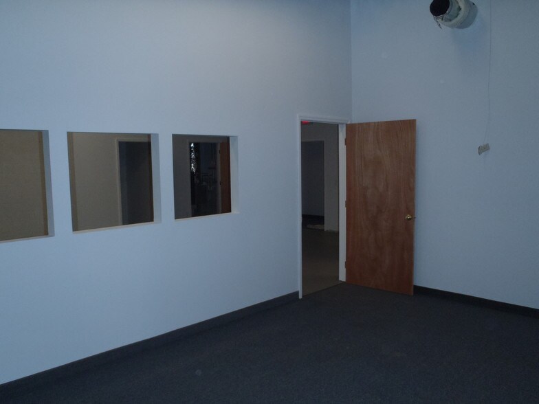 More Photos Of 1275 Bloomfield Ave, Fairfield Light Manufacturing For Lease