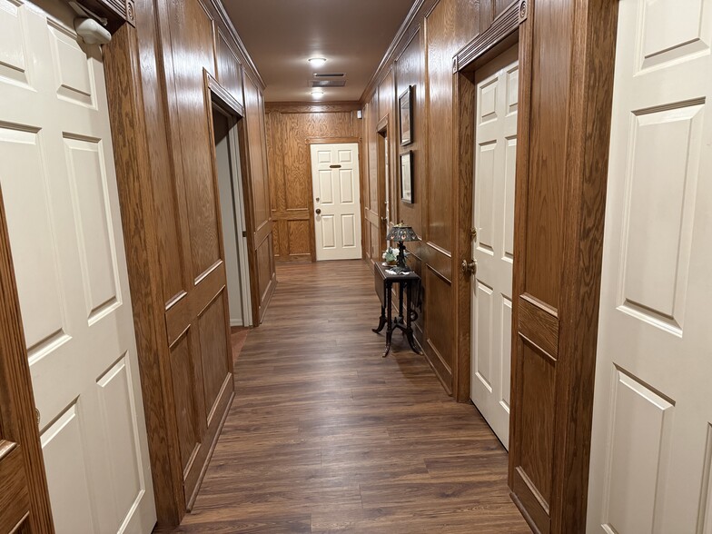 More Photos Of 500 NE 8th Ave, Ocala Office For Sale