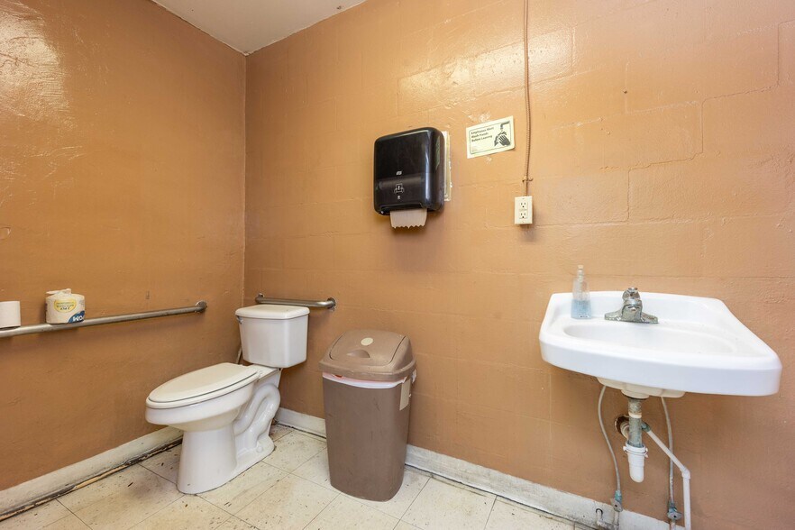 More Photos Of , Live Oak Unknown For Sale