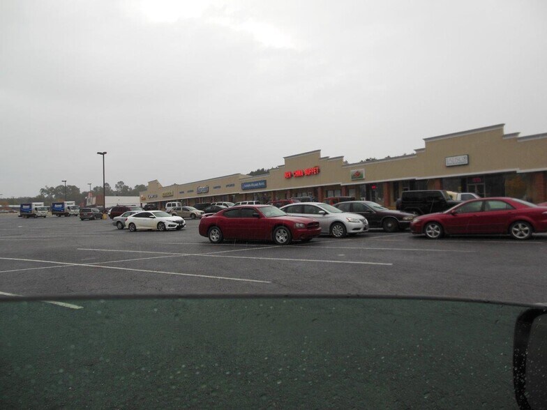 More Photos Of 1622-1699 Douglas Ave, Brewton Storefront For Lease