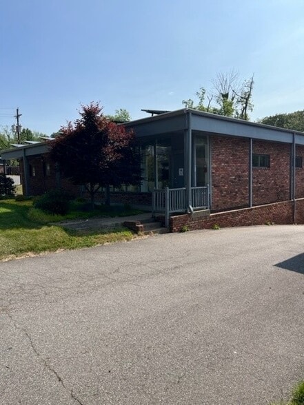 More Photos Of 573 Merrimon Ave, Asheville Medical For Lease