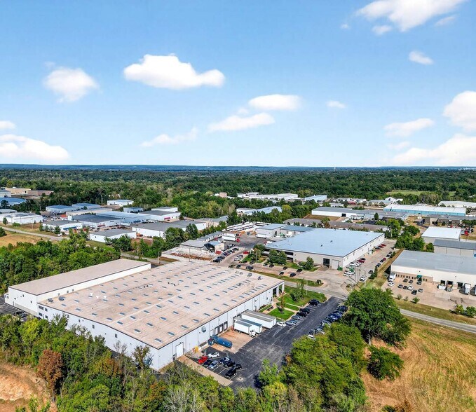 More Photos Of 1900-1940 Craigshire Dr, Saint Louis Flex For Sale