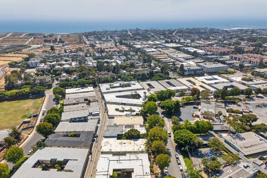 More Photos Of 7736 Paseo del Rey, Venice Apartments For Sale