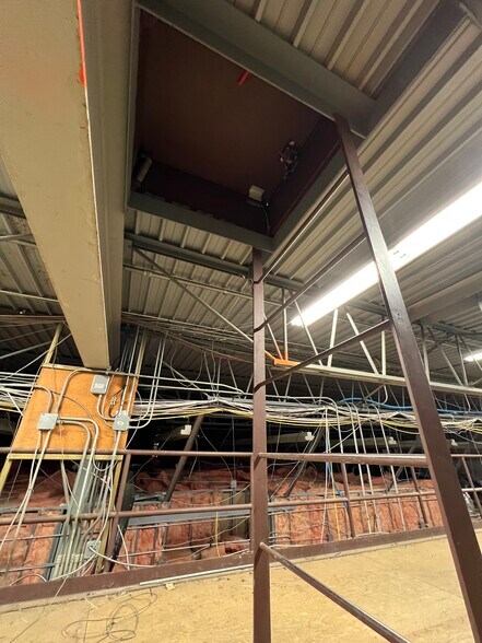 More Photos Of 2305 W Altorfer Rd, Peoria Light Manufacturing For Lease