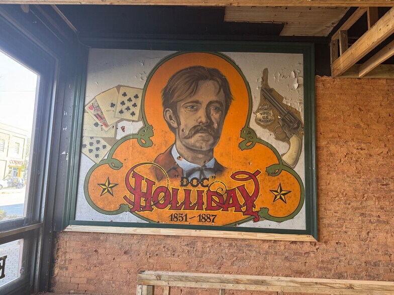 Primary Photo Of 116 W Solomon St, Griffin Restaurant For Lease