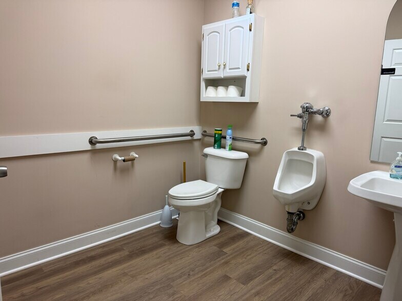 More Photos Of 33420-33442 Liberty Pky, North Ridgeville Light Distribution For Sale
