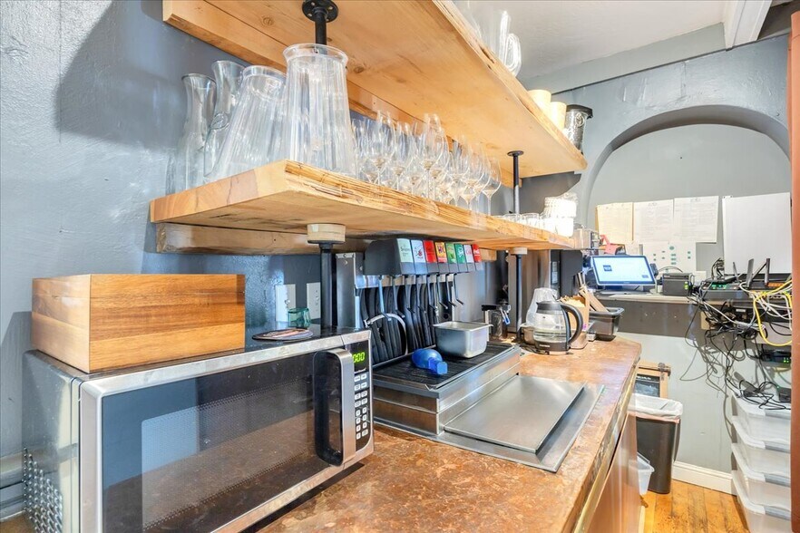 More Photos Of 18736 Main St, Groveland Hotel For Sale