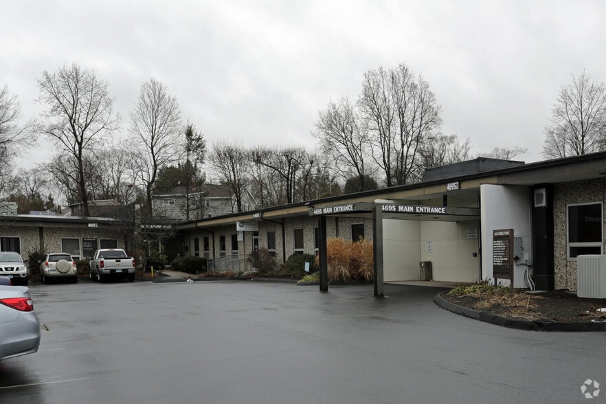 More Photos Of 4695-4697 Main St, Bridgeport Office For Lease