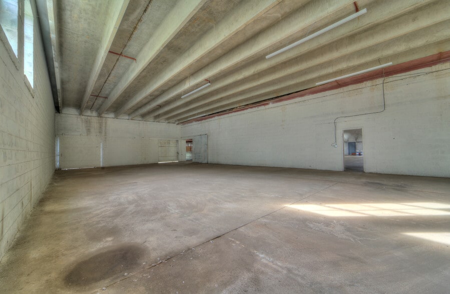 More Photos Of 110 McCauley Dr, Timberville Warehouse For Sale