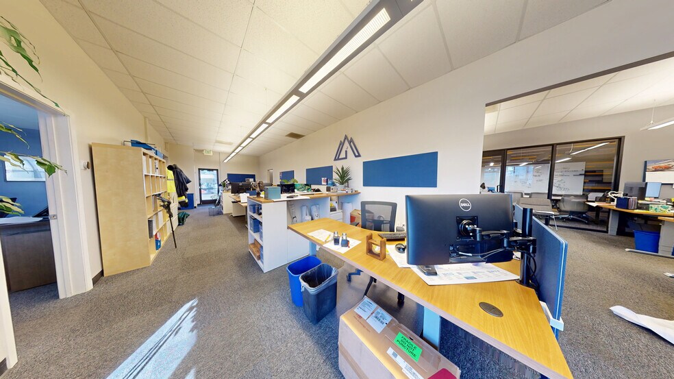 More Photos Of 947 Washington St, San Carlos Warehouse For Lease