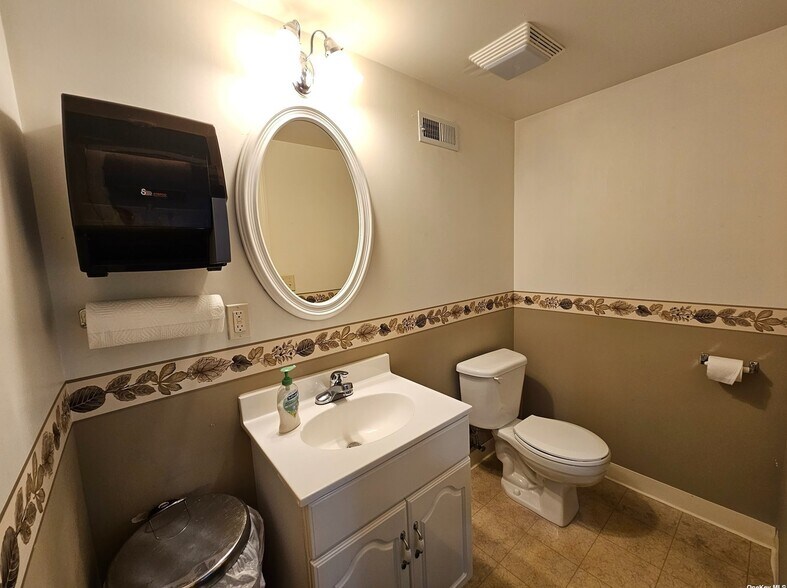 More Photos Of 76 Medford Ave, Patchogue Office For Lease