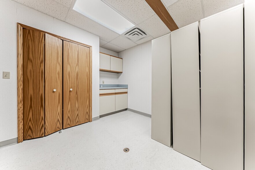 More Photos Of 36595 Detroit Rd, Avon Medical For Lease