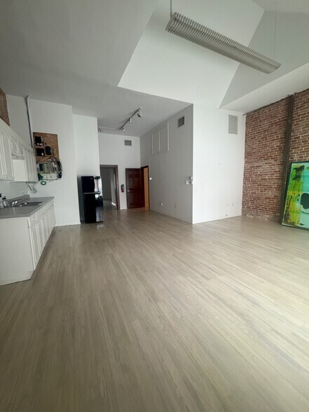 More Photos Of 49-51 E Colorado Blvd, Pasadena Storefront Retail Office For Lease