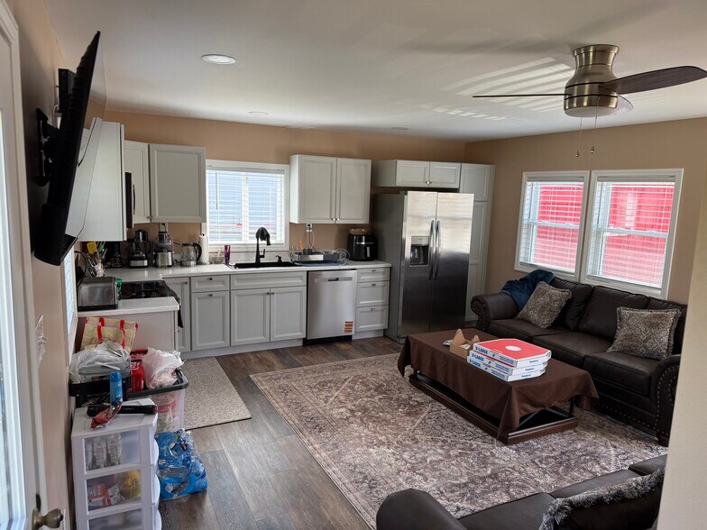 More Photos Of 4881 Pittsburgh Rd, Harrisville Light Distribution For Sale