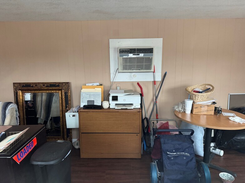 More Photos Of 412 E Spring St, Palestine Auto Dealership For Sale