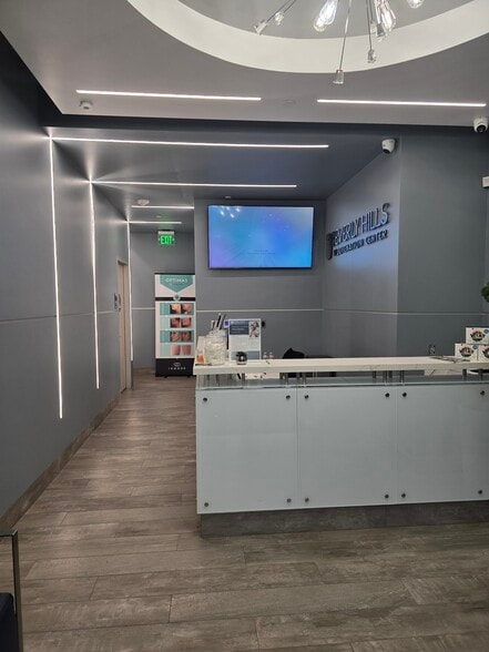 More Photos Of 8550-8594 Santa Monica Blvd, West Hollywood General Retail For Lease