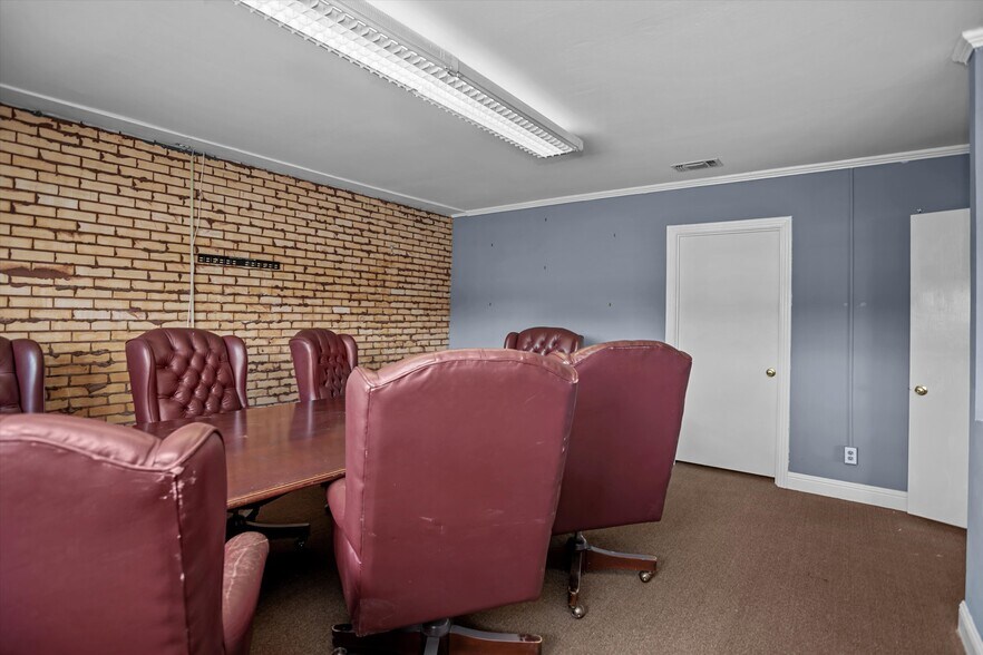 More Photos Of 806 S Timberland Dr, Lufkin Coworking Space