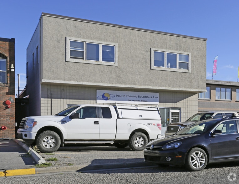 More Photos Of 220 40th Ave NE, Calgary Flex For Sale