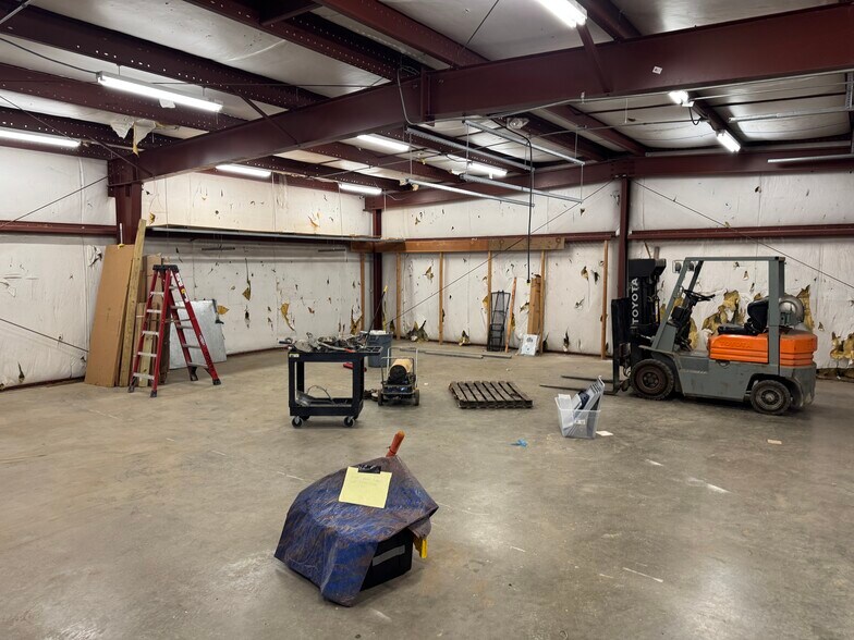 More Photos Of 903 Francis Dr, Champaign Industrial For Sale