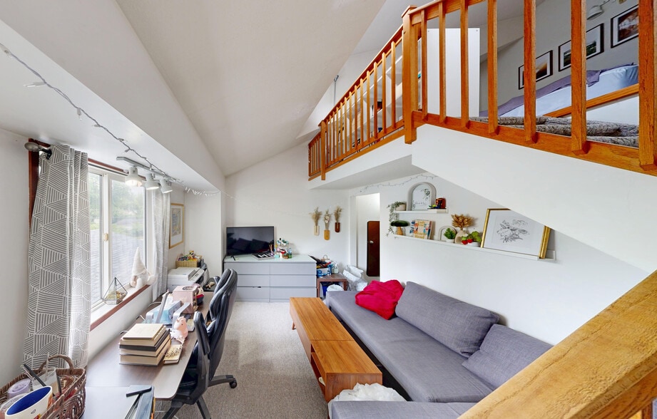 More Photos Of 7914-7916 110 St NW, Edmonton Apartments For Sale