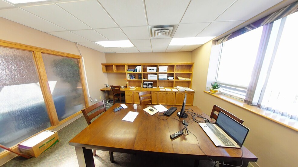 More Photos Of 4815 50 Av, Red Deer Office For Lease