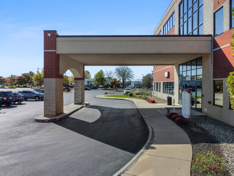More Photos Of 711-713 Troy Schenectady Rd, Latham Medical For Lease