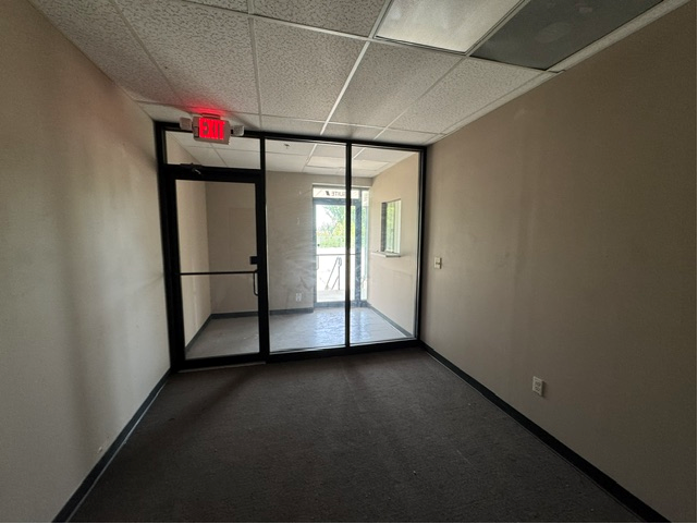 More Photos Of 5 Johnson Dr, Raritan Warehouse For Lease