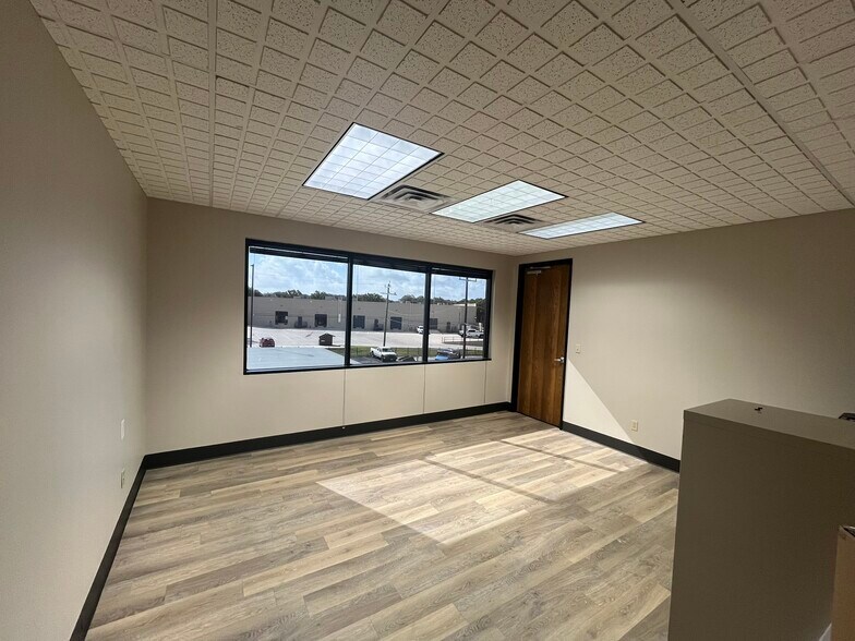 More Photos Of 14400 Northbrook Dr., San Antonio Unknown For Lease