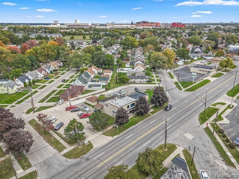 More Photos Of 3020 Oakwood Blvd, Melvindale Office For Sale