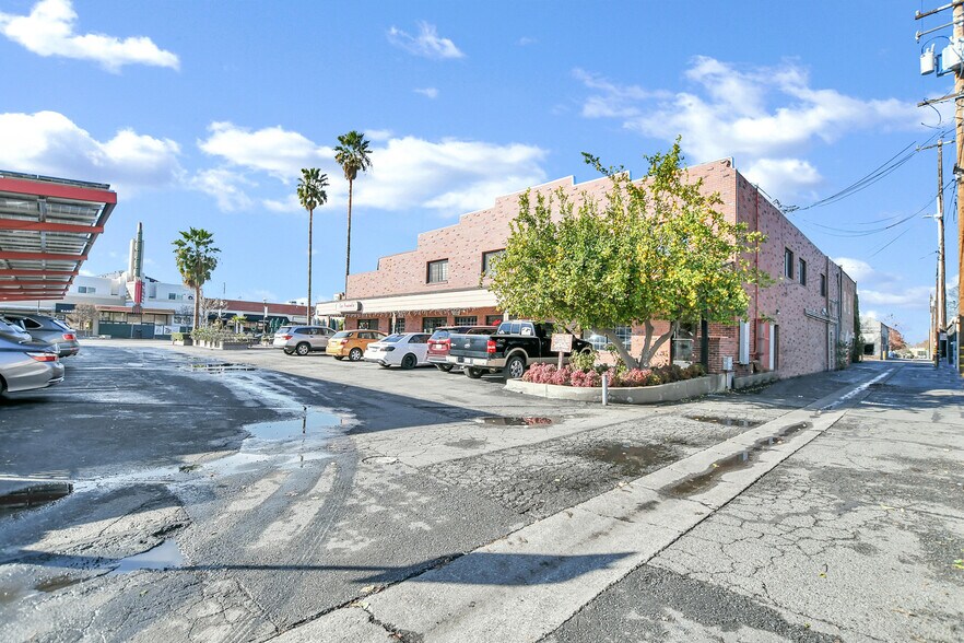 More Photos Of 234 Oak St, Brentwood Restaurant For Sale