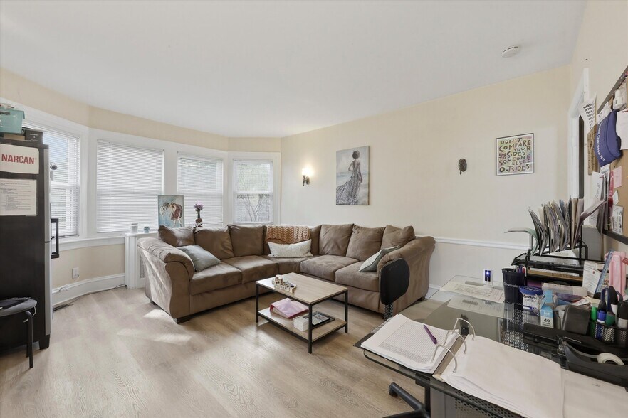 More Photos Of 24 W Stewart Ave, Lansdowne Specialty For Sale